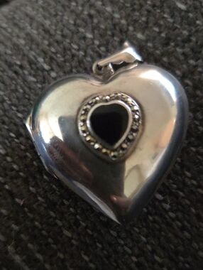 Vintage Black Onyx Heart Locket | Etched 925 Sterling Silver Photo Pendant